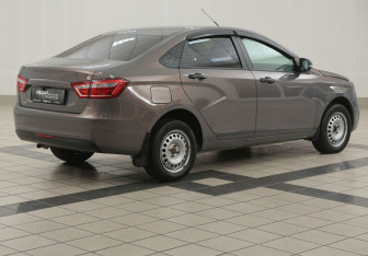 Подержанный автомобиль LADA (ВАЗ) Vesta Sedan 2018 года (4 фото)