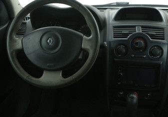 Подержанный автомобиль Renault Megane Wagon 2006 года (14 фото)