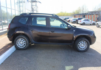 Подержанный автомобиль Renault Duster 2016 года (8 фото)