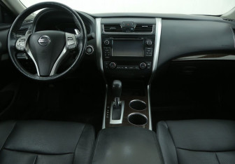 Подержанный автомобиль Nissan Teana 2014 года (13 фото)