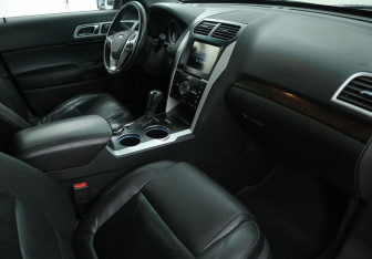 Подержанный автомобиль Ford Explorer 2011 года (9 фото)