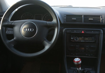 Подержанный автомобиль Audi A4 Wagon 2002 года (15 фото)