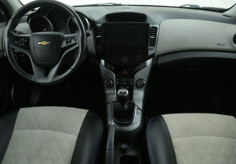 Подержанный автомобиль Chevrolet Cruze Sedan 2011 года (12 фото)