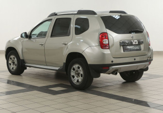 Подержанный автомобиль Renault Duster 2014 года (2 фото)