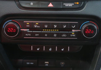 Подержанный автомобиль Kia Ceed Hatchback 2022 года (29 фото)