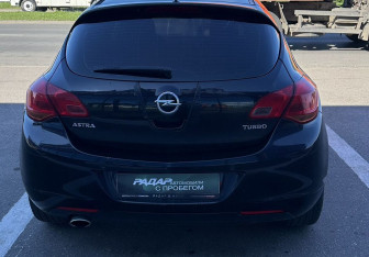 Подержанный автомобиль Opel Astra Hatchback 2011 года (5 фото)