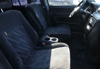 Подержанный автомобиль Honda CR-V 2001 года (10 фото)