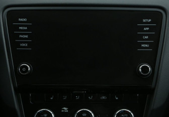 Подержанный автомобиль Skoda Octavia Liftback 2019 года (13 фото)