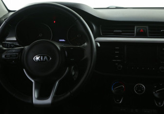 Подержанный автомобиль Kia Rio Sedan 2018 года (14 фото)