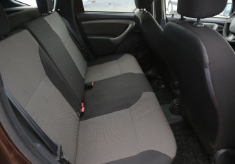 Подержанный автомобиль Renault Duster 2016 года (11 фото)