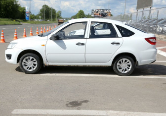 Подержанный автомобиль LADA (ВАЗ) Granta Liftback 2015 года (8 фото)