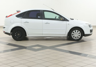Подержанный автомобиль Ford Focus Hatchback 2008 года (5 фото)