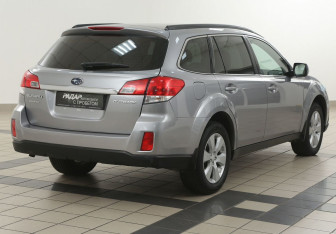 Подержанный автомобиль Subaru Outback Wagon 2010 года (4 фото)
