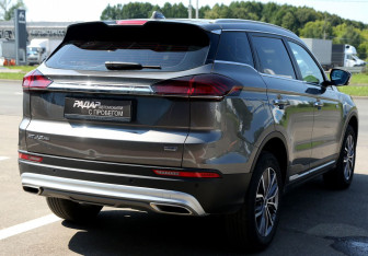 Подержанный автомобиль Geely Atlas Pro 2022 года (6 фото)