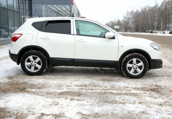 Подержанный автомобиль Nissan Qashqai 2012 года (7 фото)