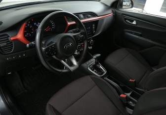 Подержанный автомобиль Kia Rio Hatchback 2021 года (22 фото)