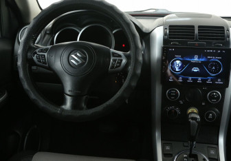 Подержанный автомобиль Suzuki Grand Vitara 2011 года (14 фото)