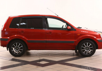 Подержанный автомобиль Ford Fusion 2008 года (2 фото)