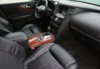 Подержанный автомобиль Infiniti FX 2012 года (9 фото)