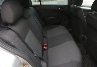 Подержанный автомобиль Opel Astra Hatchback 2007 года (11 фото)
