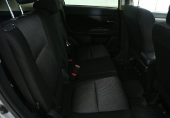 Подержанный автомобиль Mitsubishi Outlander 2012 года (11 фото)