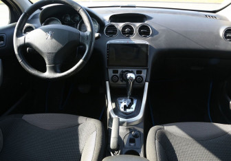 Подержанный автомобиль Peugeot 308 Hatchback 2009 года (12 фото)