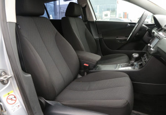Подержанный автомобиль Volkswagen Passat Sedan 2007 года (10 фото)