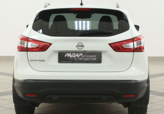 Подержанный автомобиль Nissan Qashqai 2014 года (3 фото)