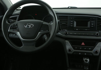Подержанный автомобиль Hyundai Elantra Sedan 2016 года (14 фото)