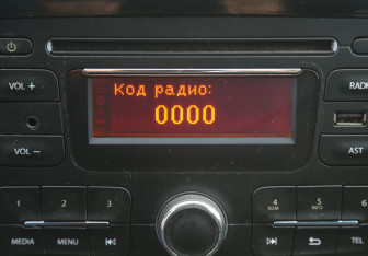Подержанный автомобиль Renault Duster 2013 года (15 фото)