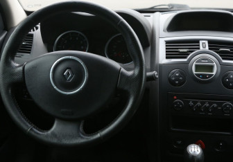Подержанный автомобиль Renault Megane Sedan 2008 года (14 фото)