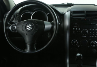 Подержанный автомобиль Suzuki Grand Vitara 2013 года (14 фото)