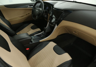 Подержанный автомобиль Hyundai Sonata 2010 года (9 фото)