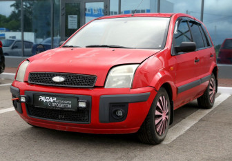 Подержанный автомобиль Ford Fusion 2005 года (3 фото)
