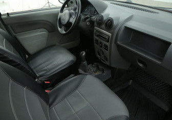 Подержанный автомобиль Renault Logan Sedan 2008 года (10 фото)