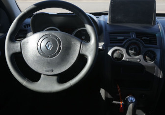 Подержанный автомобиль Renault Megane Sedan 2005 года (14 фото)