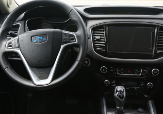 Подержанный автомобиль Geely Emgrand X7 2019 года (14 фото)