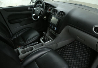 Подержанный автомобиль Ford Focus Hatchback 2008 года (9 фото)