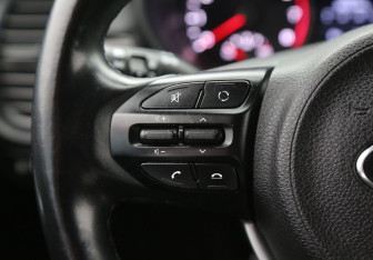 Подержанный автомобиль Kia Rio Sedan 2017 года (28 фото)