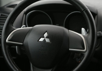 Подержанный автомобиль Mitsubishi ASX 2014 года (16 фото)