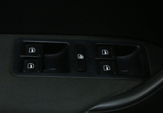 Подержанный автомобиль Volkswagen Polo Sedan 2012 года (18 фото)