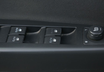 Подержанный автомобиль Opel Antara 2008 года (17 фото)