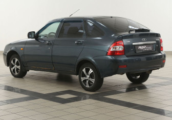 Подержанный автомобиль LADA (ВАЗ) Priora Hatchback 2012 года (2 фото)