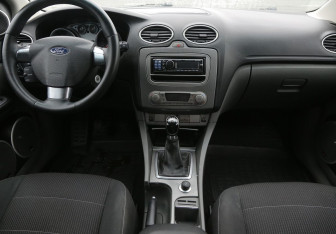 Подержанный автомобиль Ford Focus Hatchback 2009 года (12 фото)