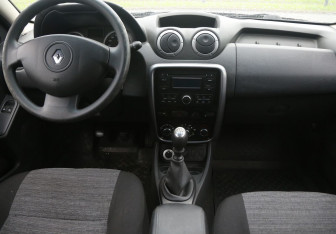 Подержанный автомобиль Renault Duster 2013 года (12 фото)
