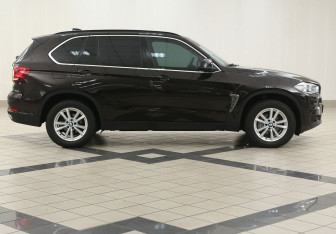 Подержанный автомобиль BMW X5 2017 года (5 фото)