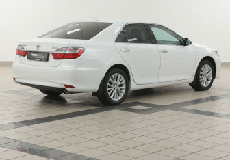 Подержанный автомобиль Toyota Camry Sedan 2015 года (4 фото)