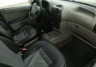 Подержанный автомобиль LADA (ВАЗ) Kalina Sedan 2010 года (9 фото)