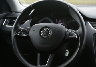 Подержанный автомобиль Skoda Octavia Liftback 2017 года (16 фото)