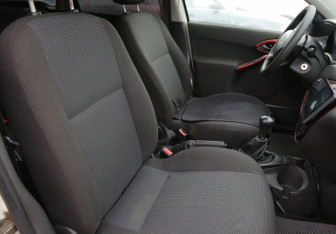 Подержанный автомобиль Ford Focus Hatchback 2005 года (10 фото)